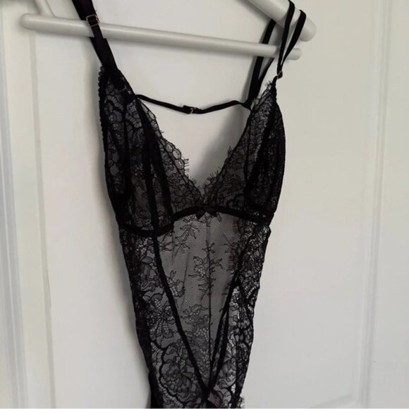 Victoria’s  Secret Unlined Corded Lace Teddy bodysuit size L - Picture 5 of 7